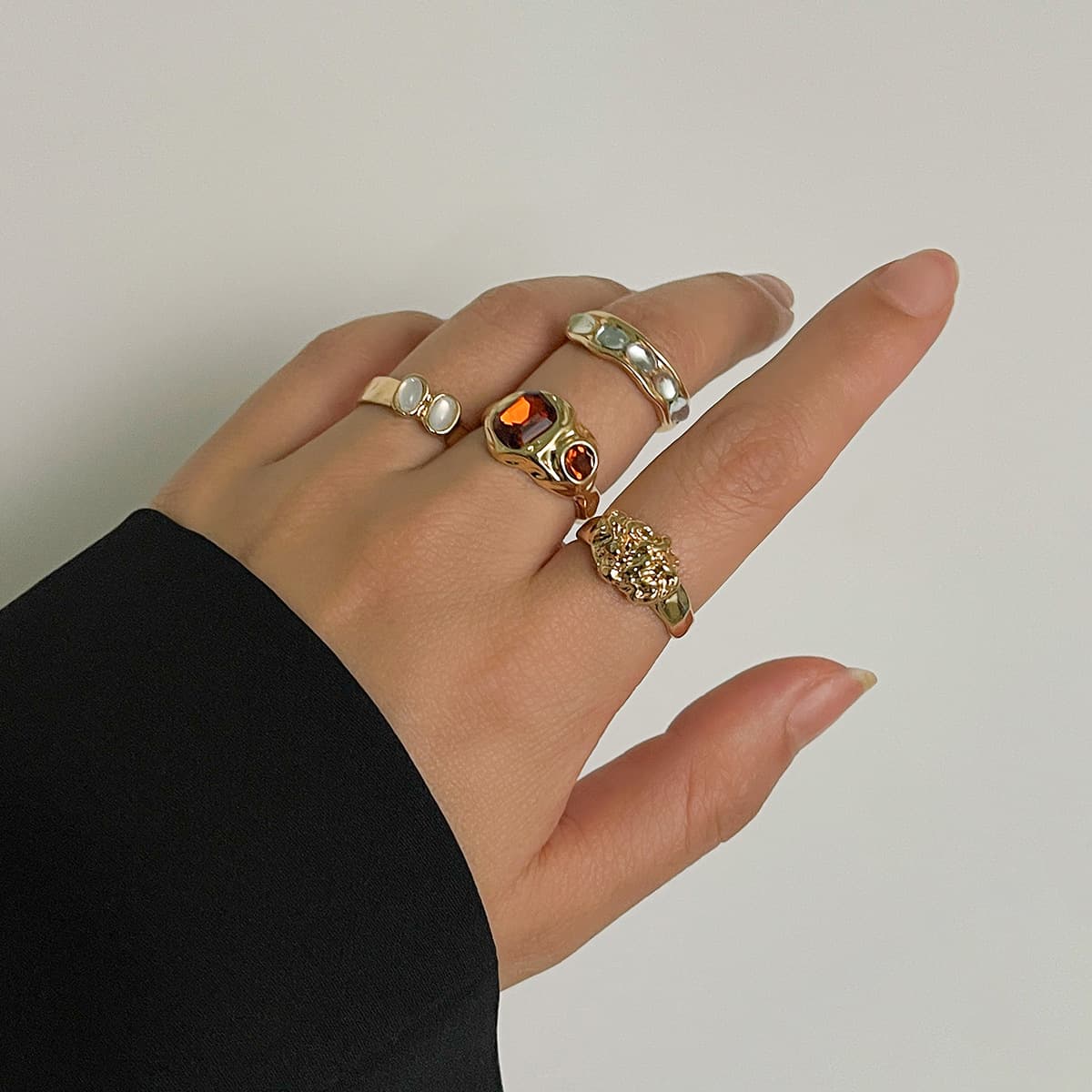 Anillo retro para mujer con diseño geométrico