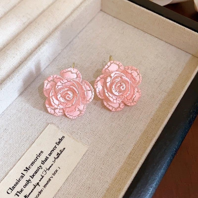 Aretes de resina con diseño floral