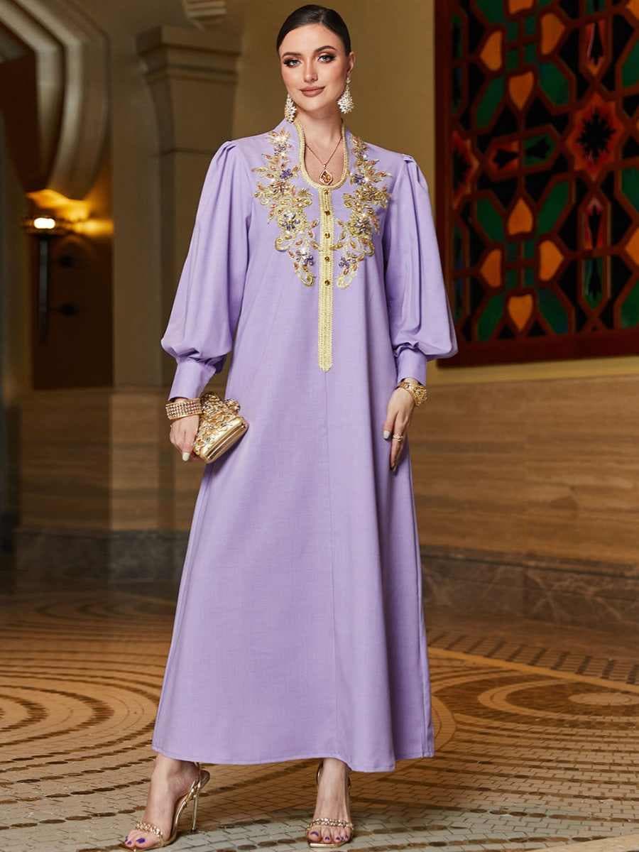 Vestido túnica elegante con encaje aplicado a mano