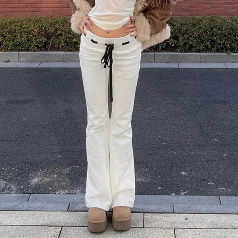 Pantalón bootcut blanco de talle bajo