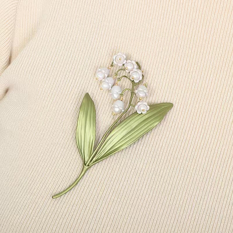 Broche de lirio verde con hojas elegantes