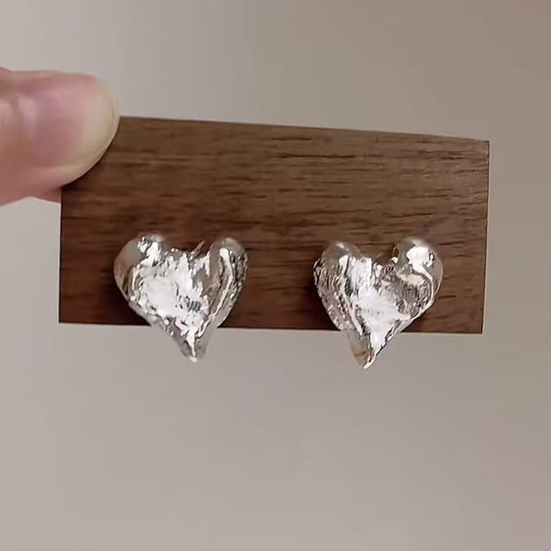 Aretes de metal plateado diseño nicho elegante
