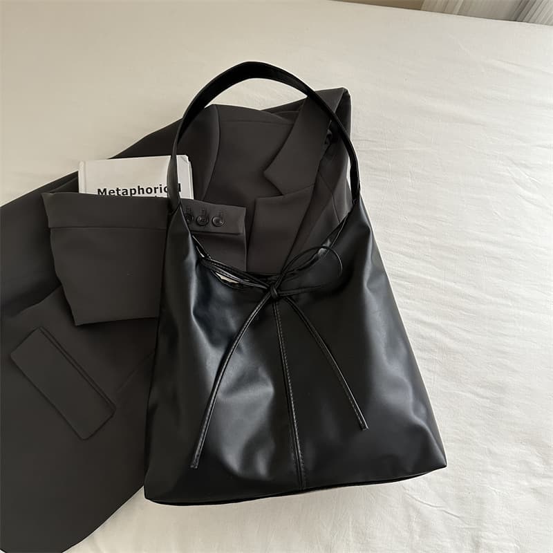 Bolsa de hombro de PU con diseño texturizado