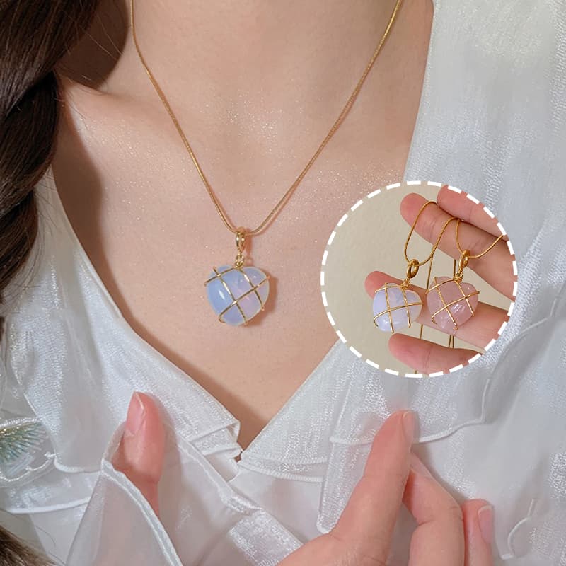 Collar de piedra de luna con diseño de corazón