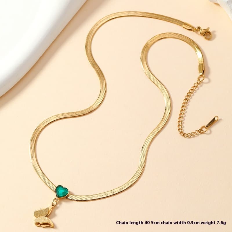 Collar de acero titanio con diseño de corazón