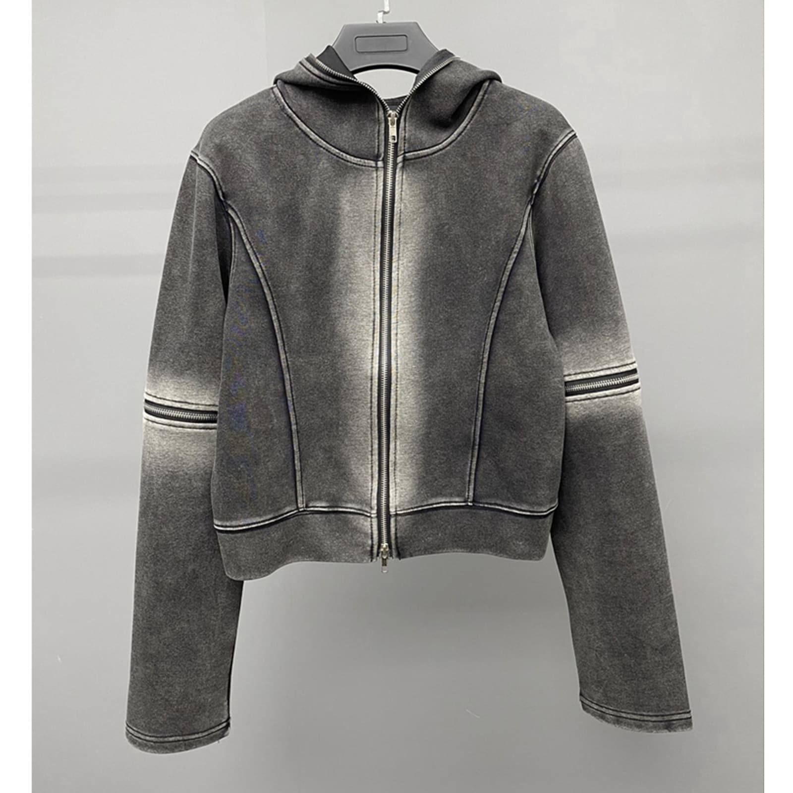 Sudadera con capucha, cierre doble y estilo distressed