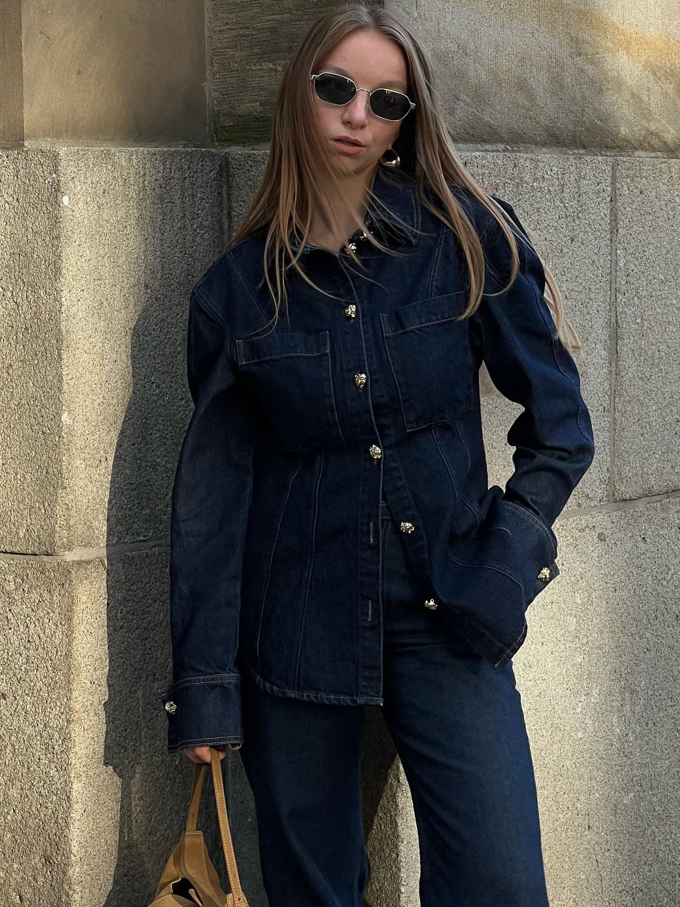 Conjunto denim liso: saco abotonado simple y pantalón