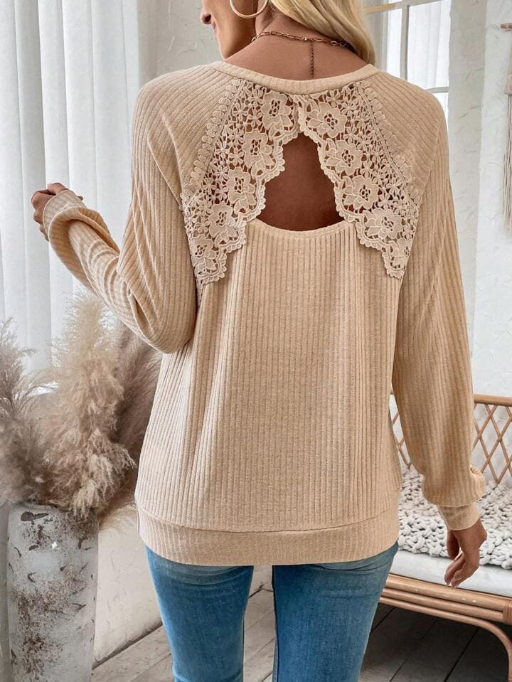 Top de poliéster con manga raglan y detalle de encaje
