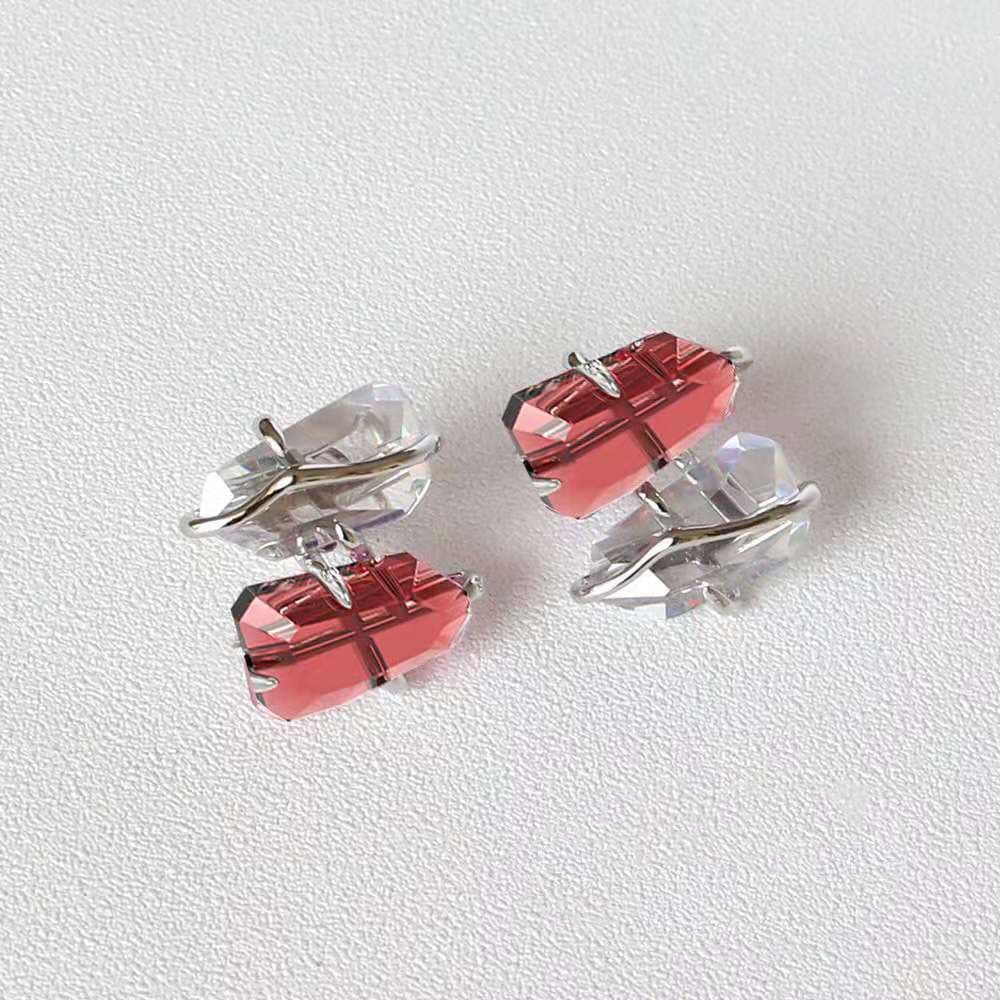 Aretes flor de cerezo con detalles brillantes