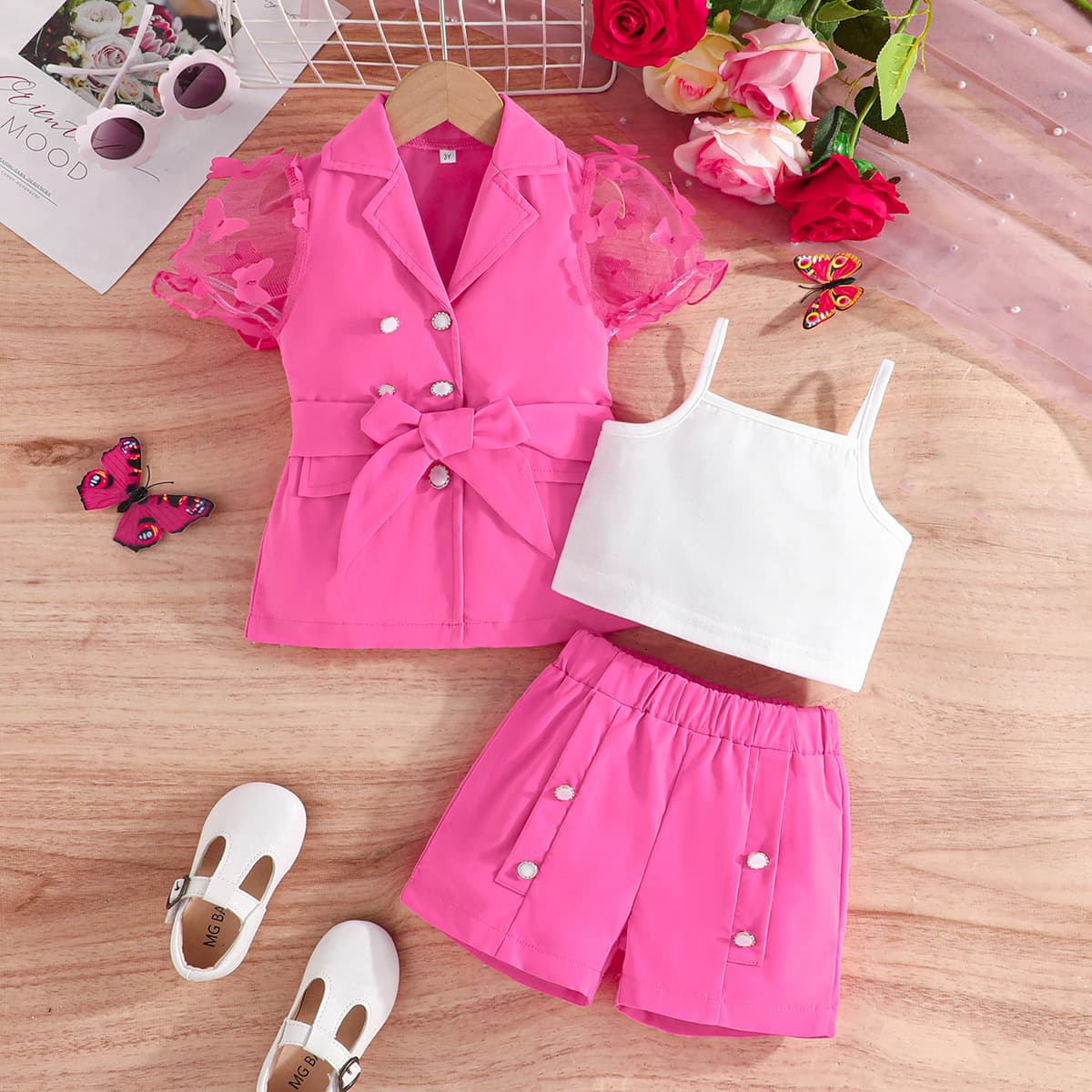 Conjunto de tres piezas con top y romper para niña