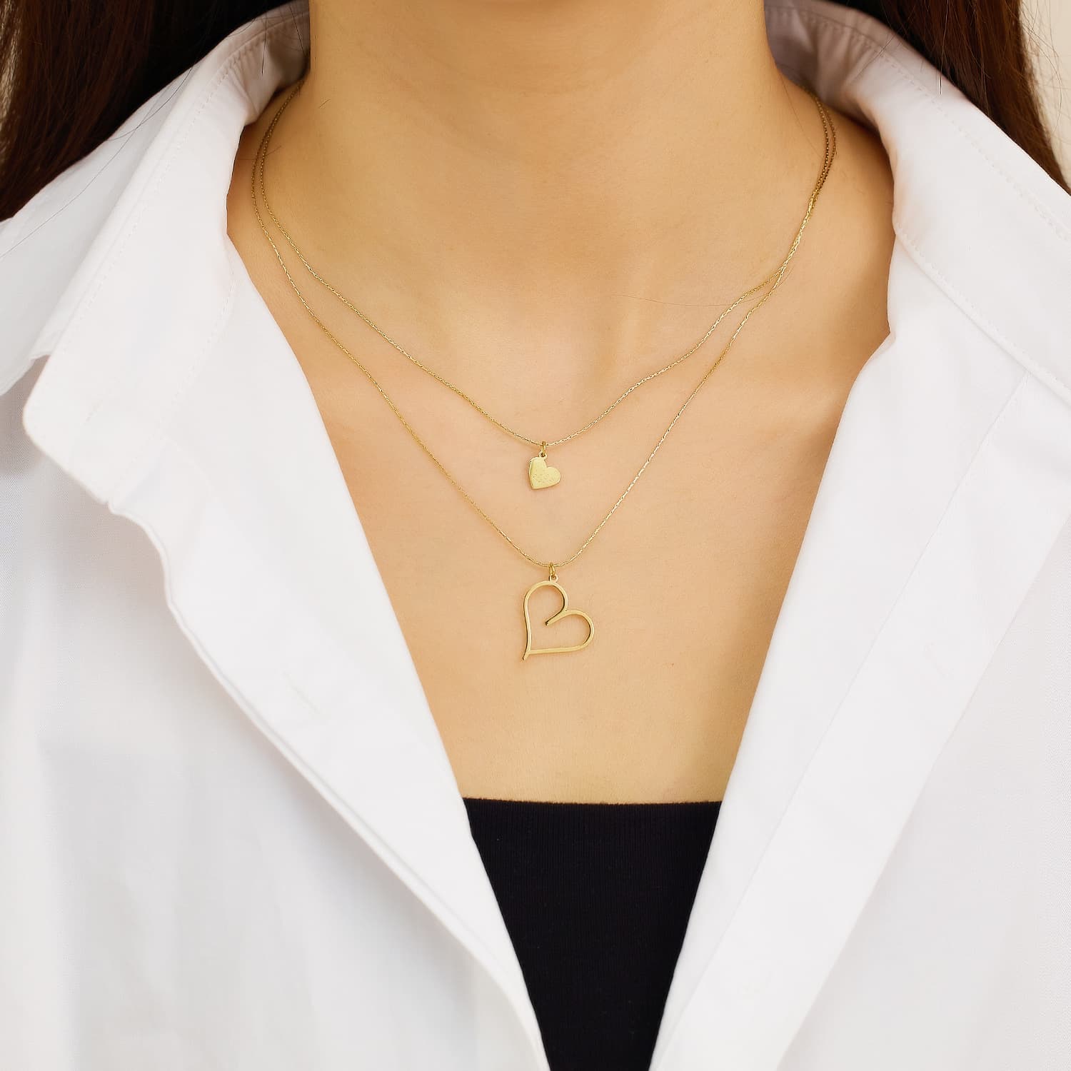Cadena de clavícula de acero titanio con corazón dorado