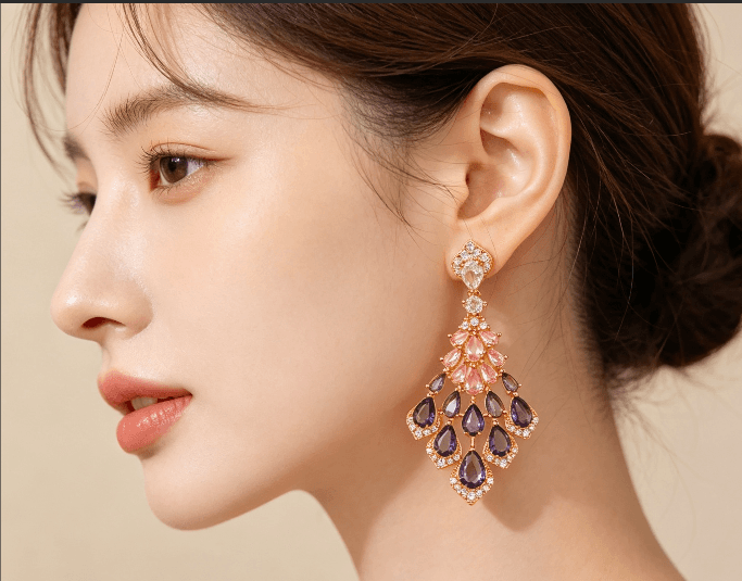 Aretes de pluma de pavo real chapados en oro