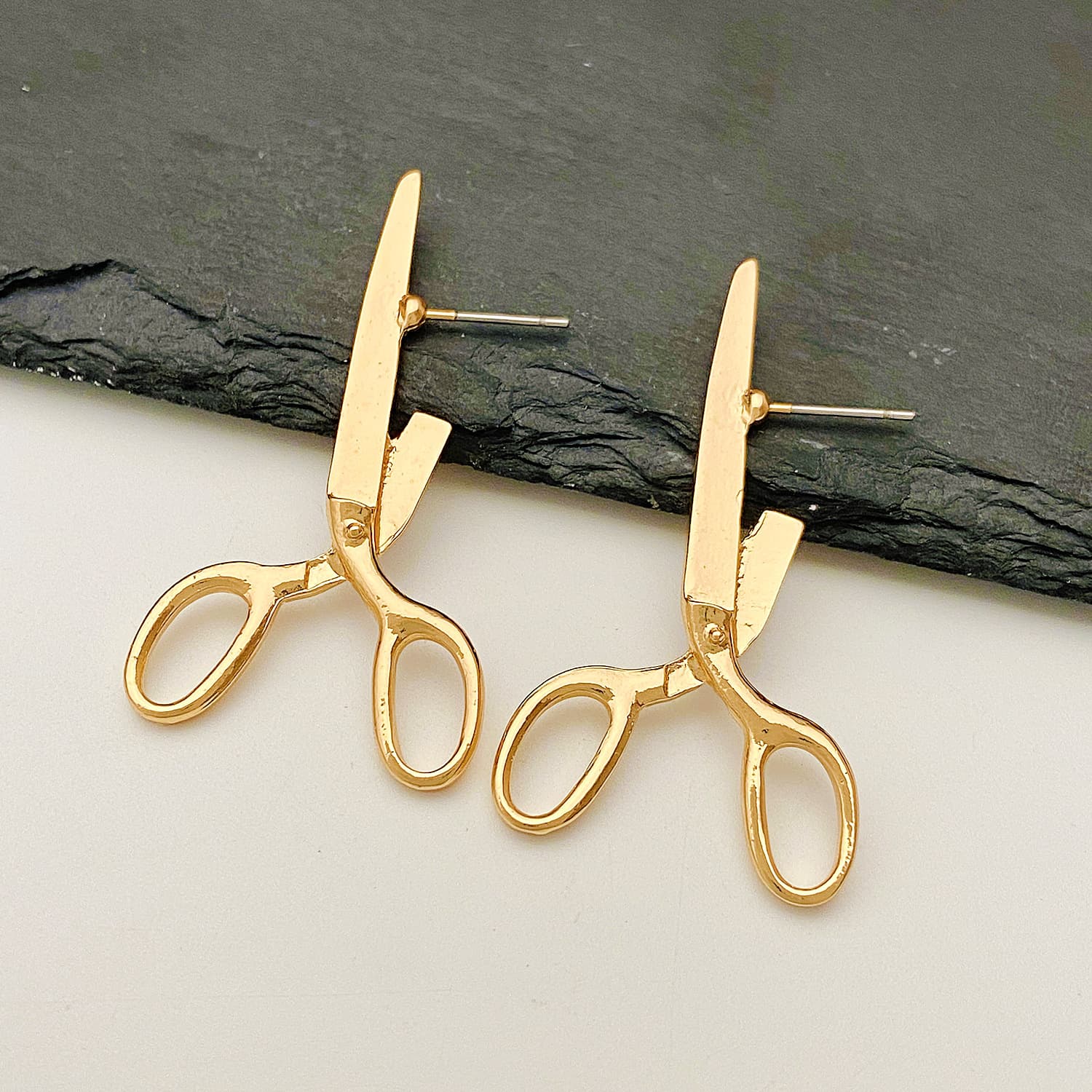 Aretes retro con motivo de tijeras