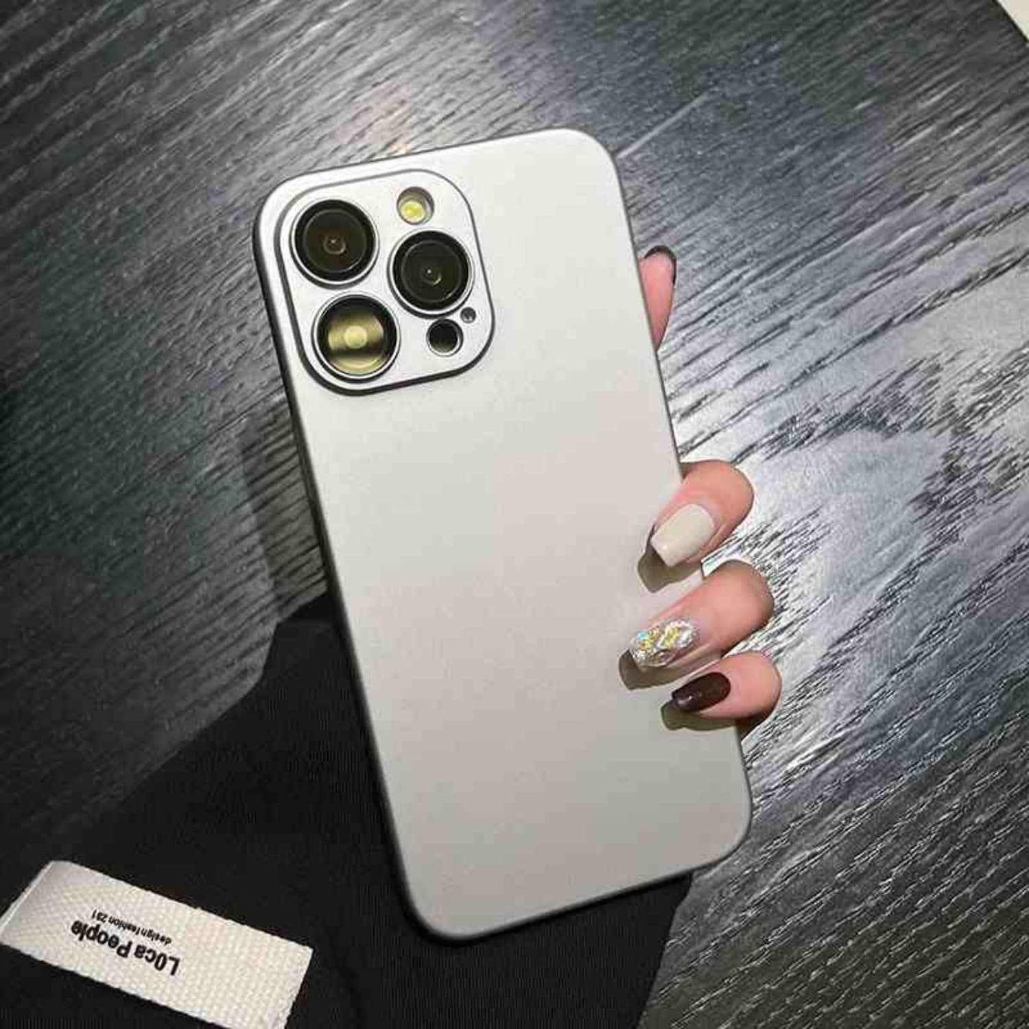 Funda resistente a caídas para iPhone con acabado mate