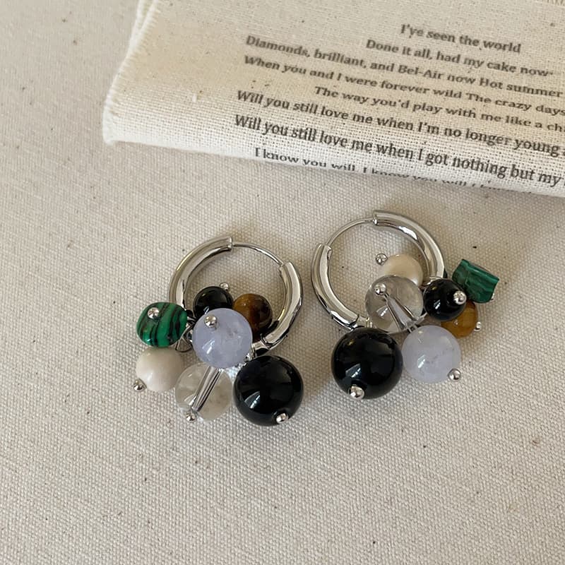 Juego de aretes y anillo de piedra natural