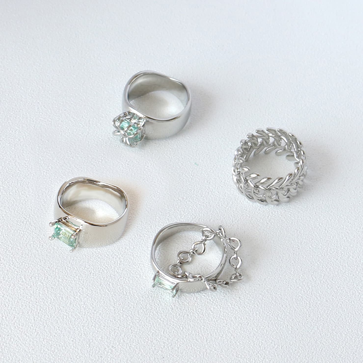 Anillo para pareja con diseño óseo