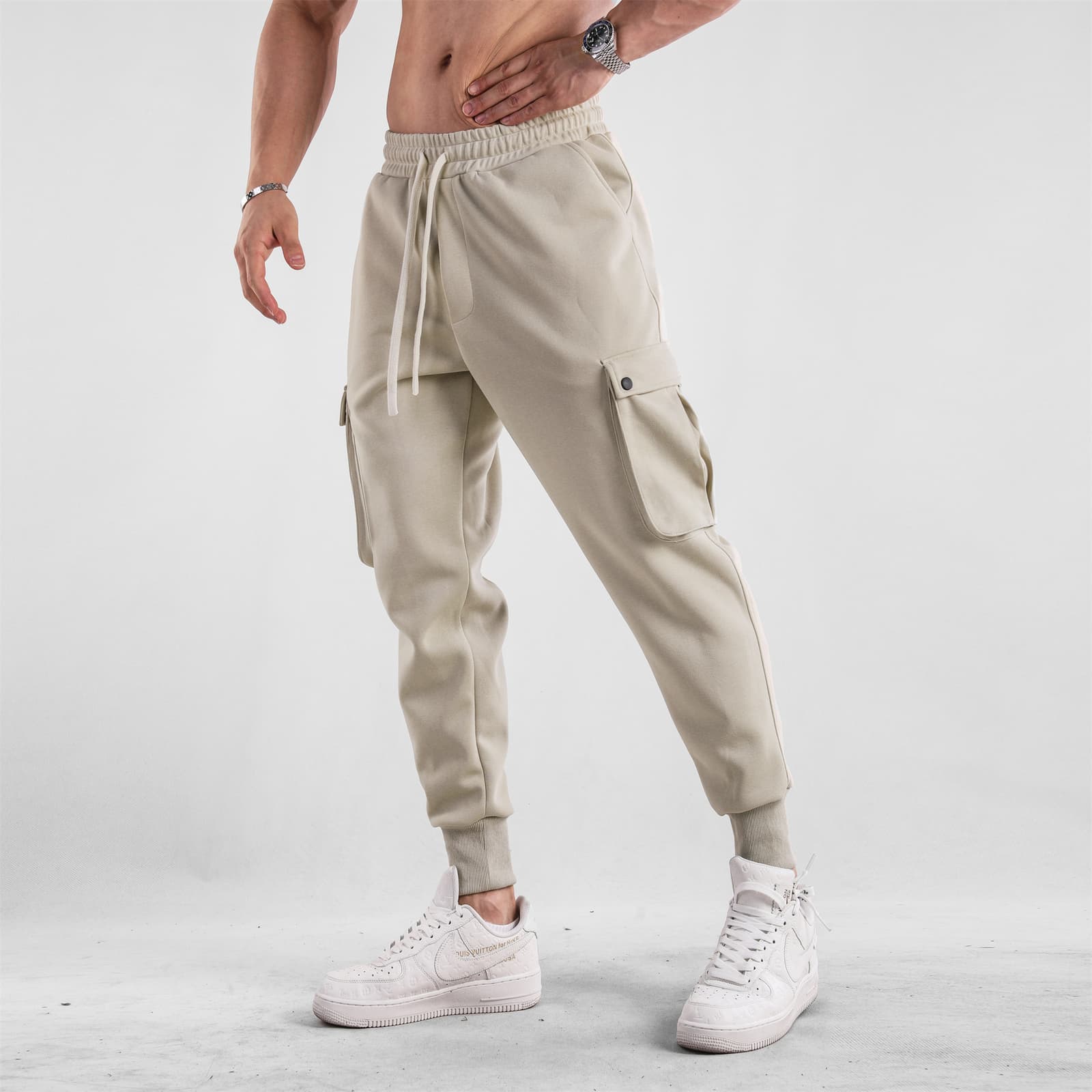 Pantalones deportivos holgados con tobillo ajustado