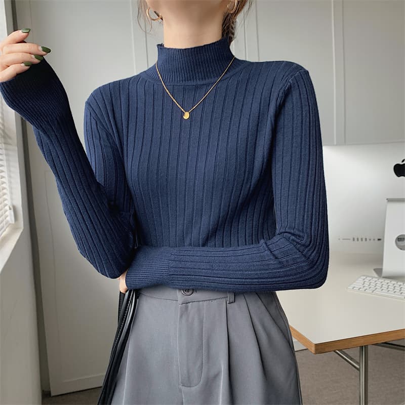 Top de viscosa con cuello alto y manga larga