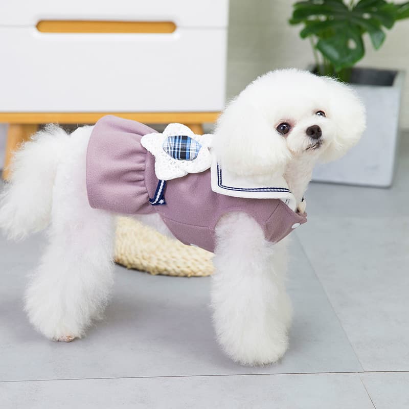 Falda casual para perro con flores grandes