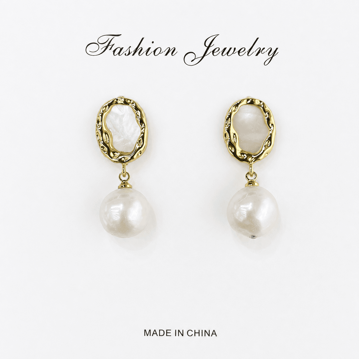 Aretes de perla vintage con marco dorado
