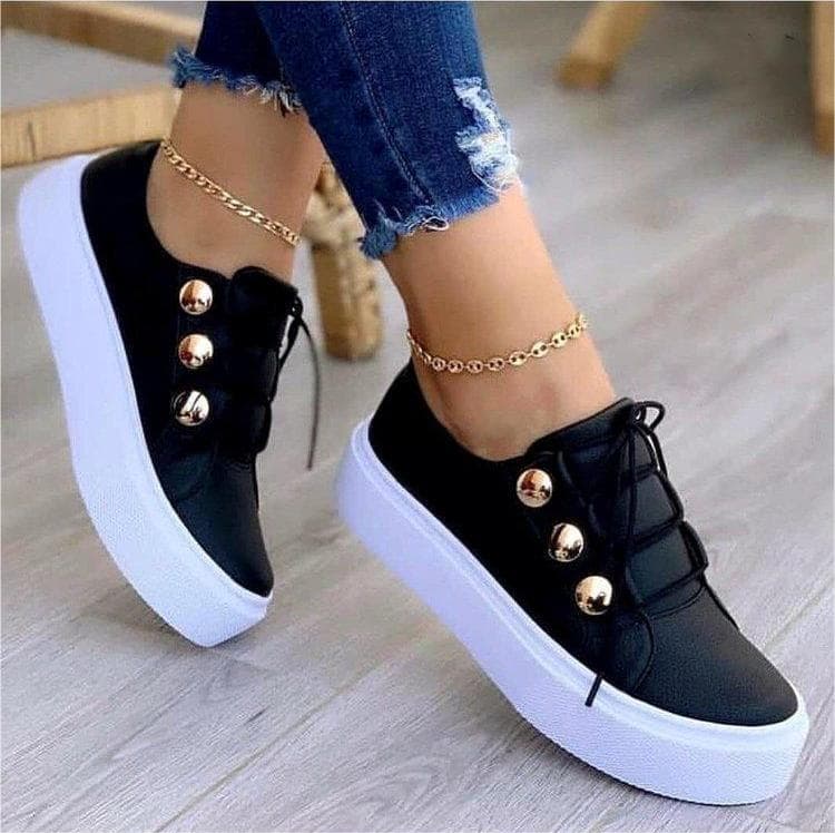 Zapatillas casuales con remaches decorativos cierre de cordones