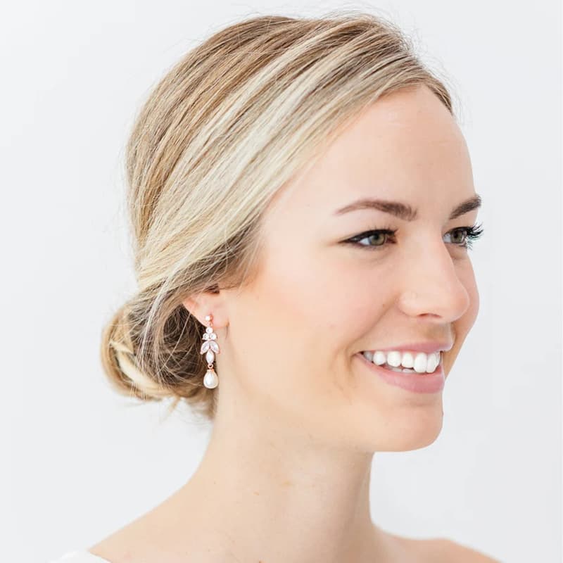 Aretes largos perla mujer dorado