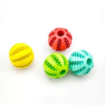 Pelota de goma menta con comedero integrado para mascotas