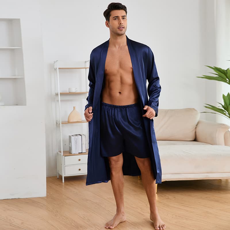 Conjunto bata y pantalón corto para hombre