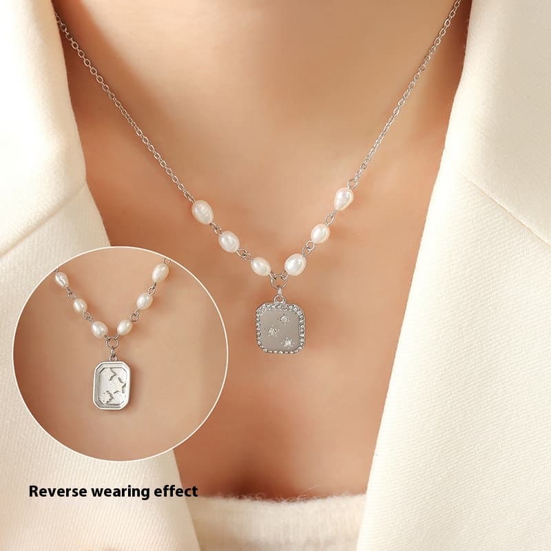 Collar reversible con colgante de diamante cuadrado