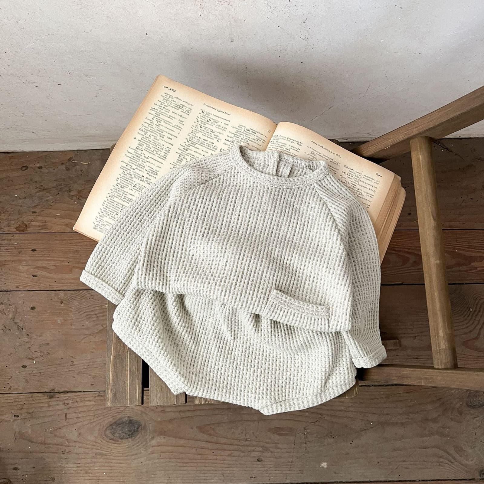 Conjunto de suéter y pantalón para bebé