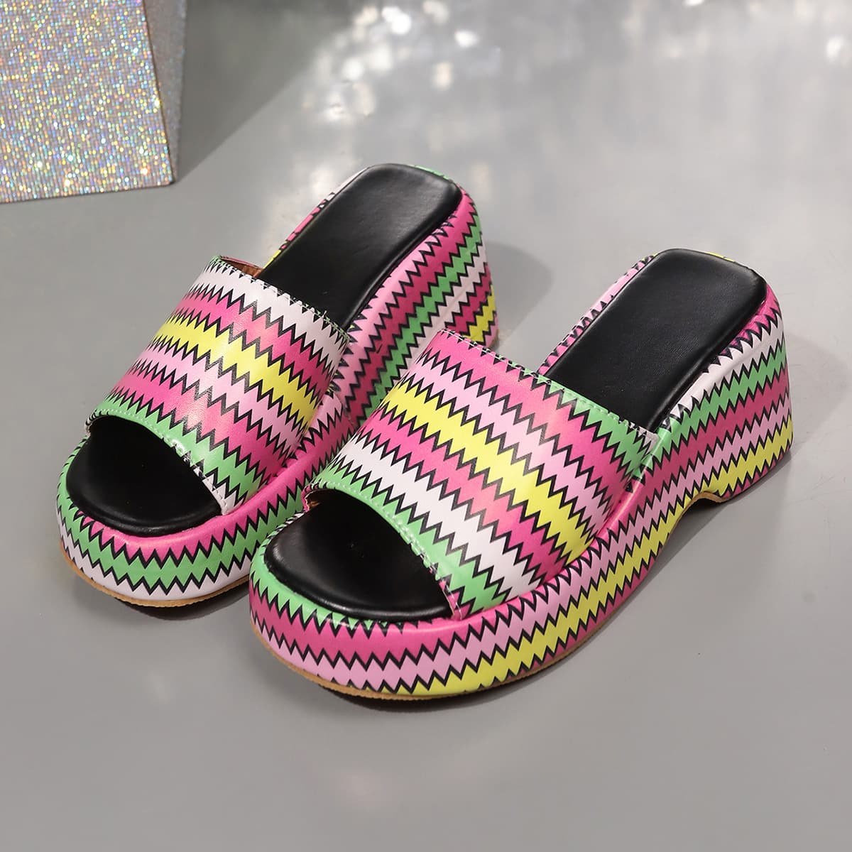 Sandalias de cuña con estampado de onda para mujer