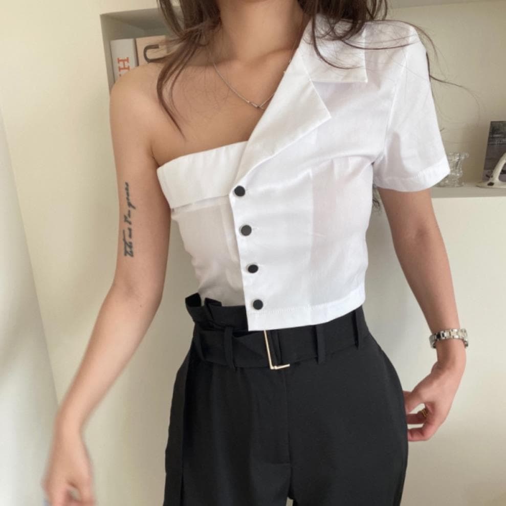 Blusa verano con diseño asimétrico hombros descubiertos