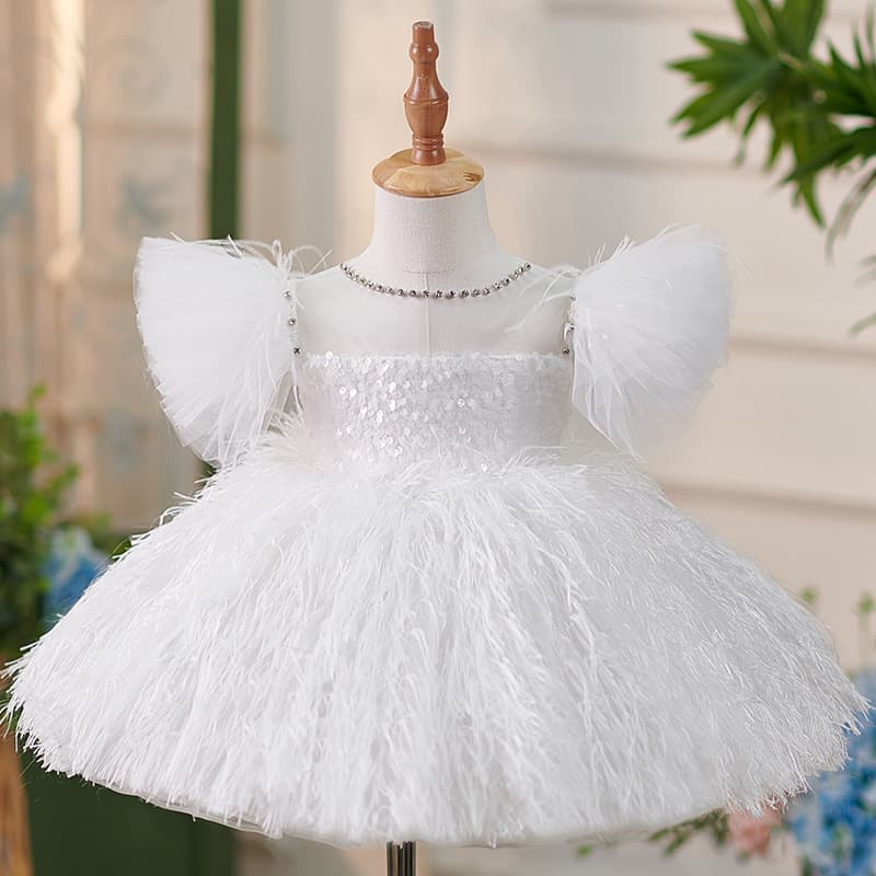 Vestido princesa blanco con lentejuelas y mangas volantes