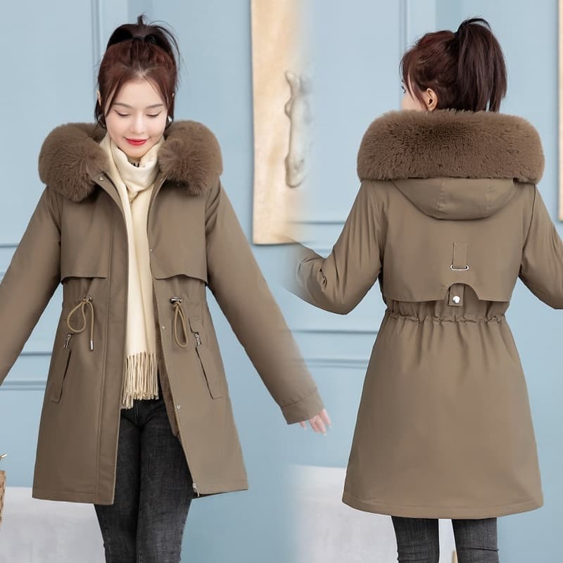 Chaqueta acolchada ajustada para mujer con cuello de piel