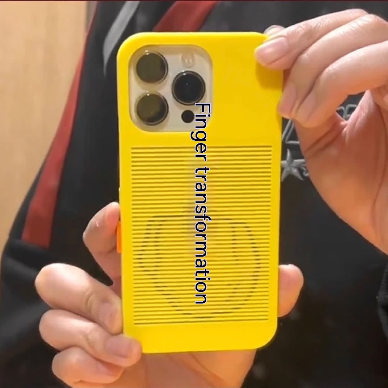 Funda teléfono con gesto de mano creativo