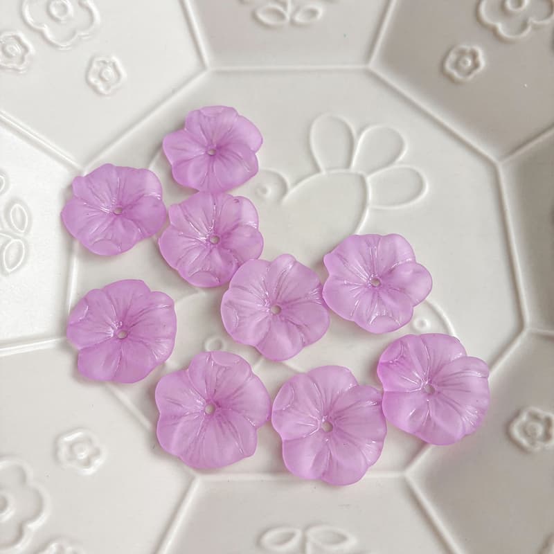 Cuentas de flor acrílica con acabado mate para joyería
