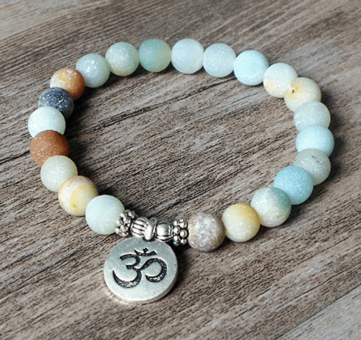 Pulsera de amazonita con dijes estilo chakra y yoga
