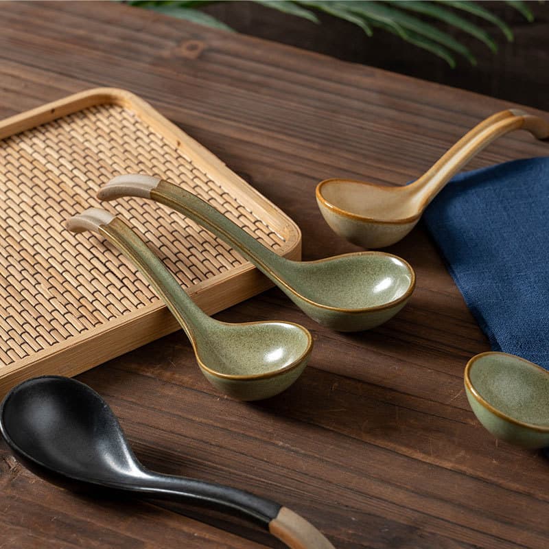 Cucharilla de cerámica hecha a mano estilo japonés