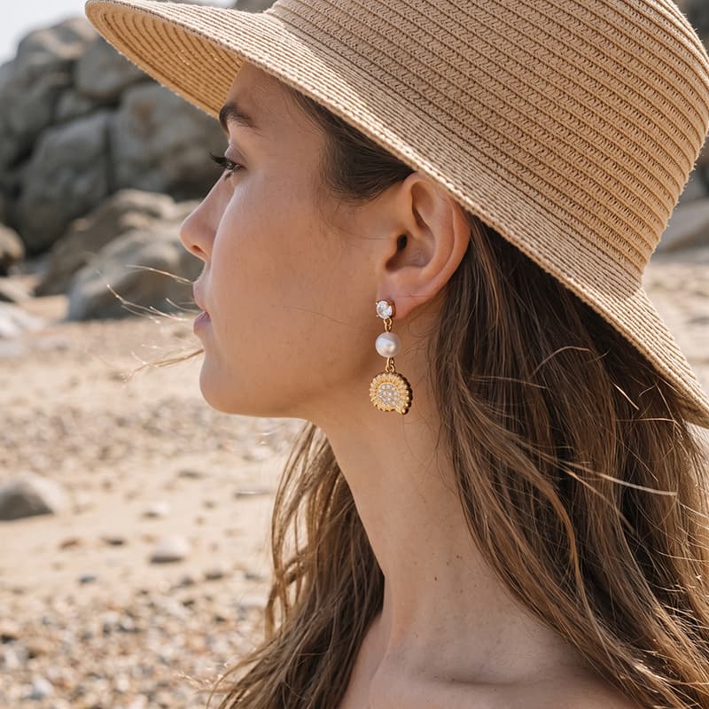 Aretes con concha marina en acero inoxidable y perla artificial
