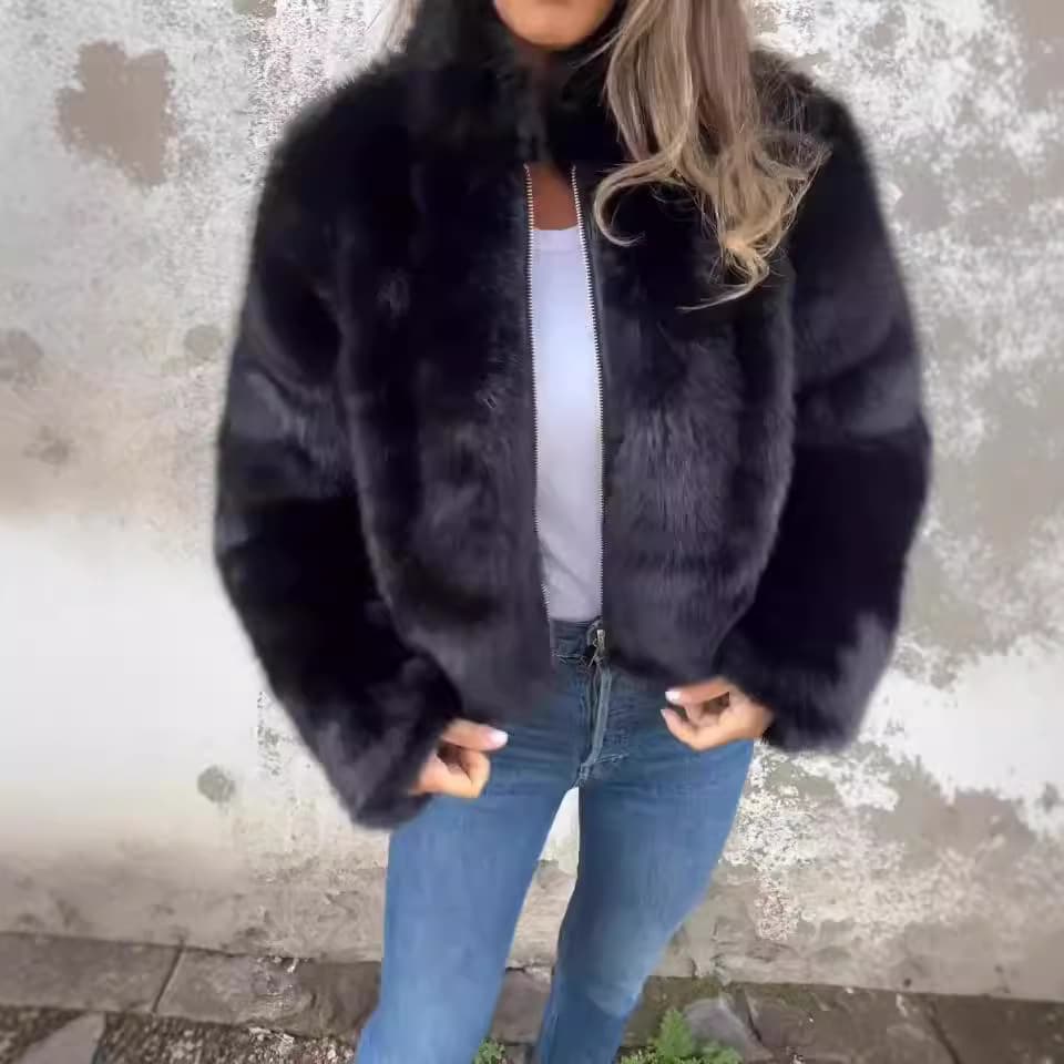 Chaqueta plush con cuello stand y cierre de cremallera