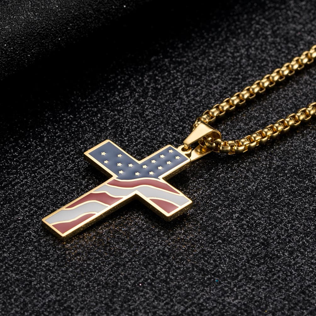 Collar con colgante cruz estilo bandera