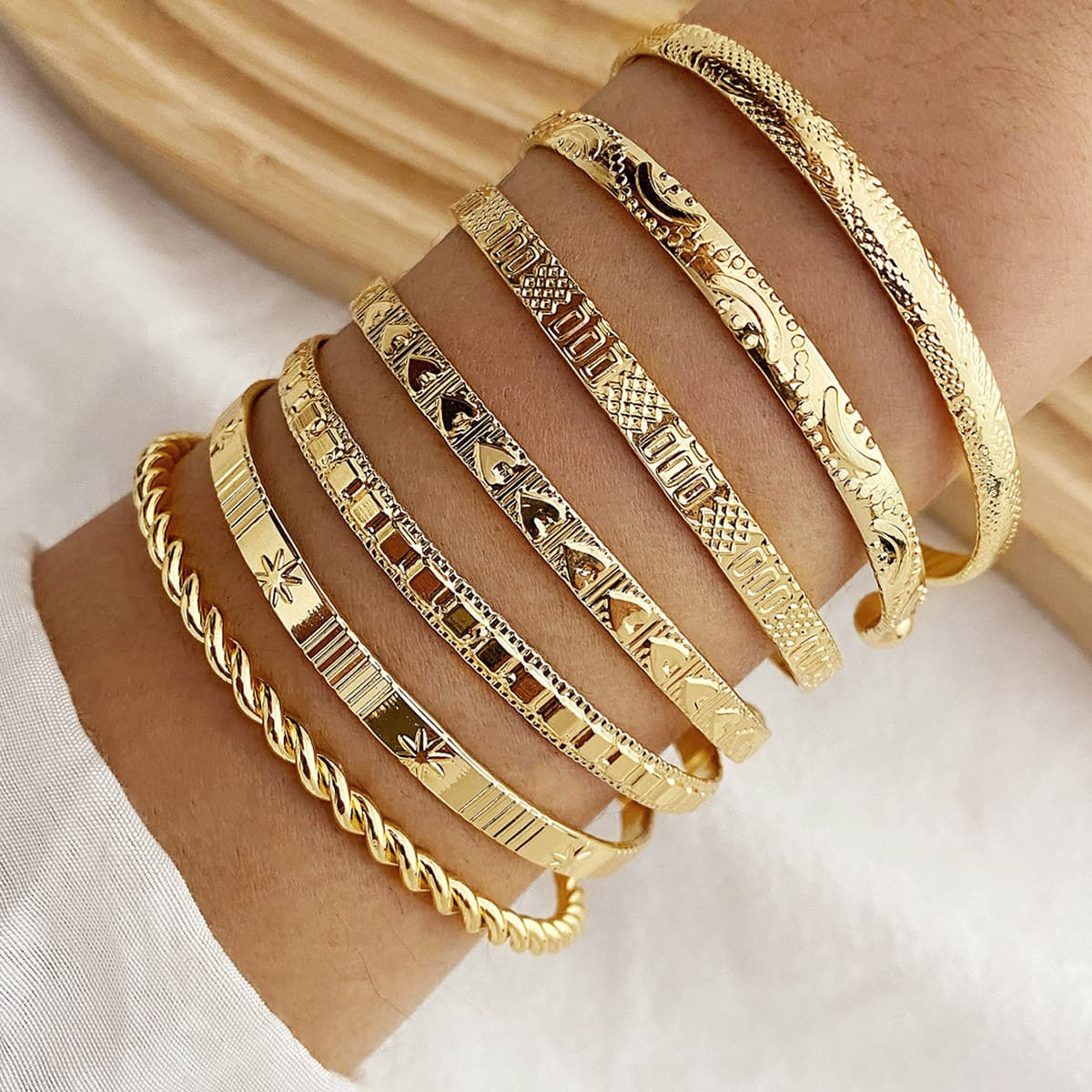 Pulsera de diamante flecha con patrones exagerados