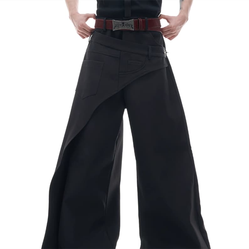 Pantalón casual con diseño doble y hebilla metálica