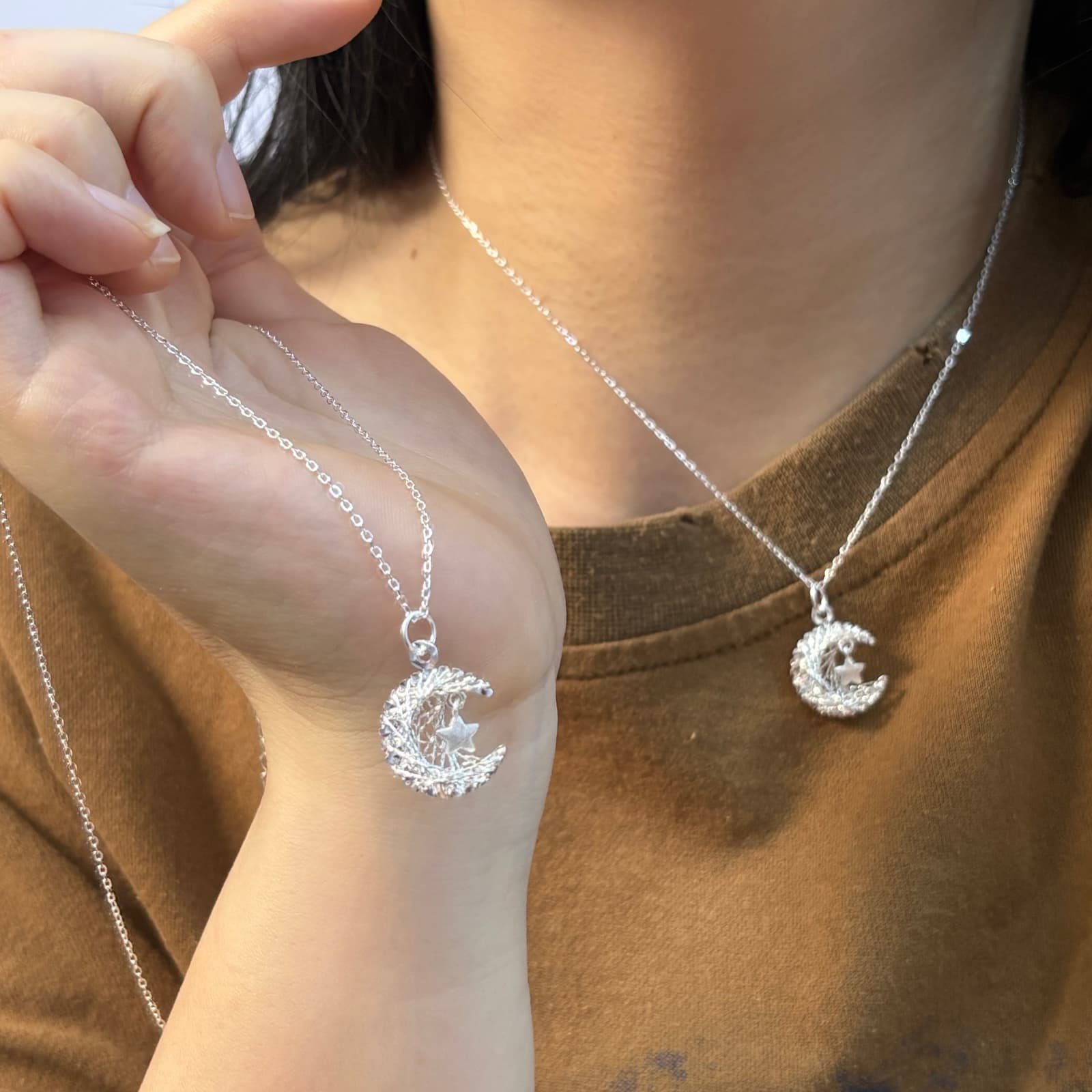 Collar de plata esterlina con luna y estrella