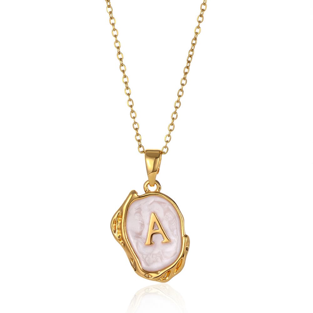 Collar con letras individuales en 3D acabado esmaltado