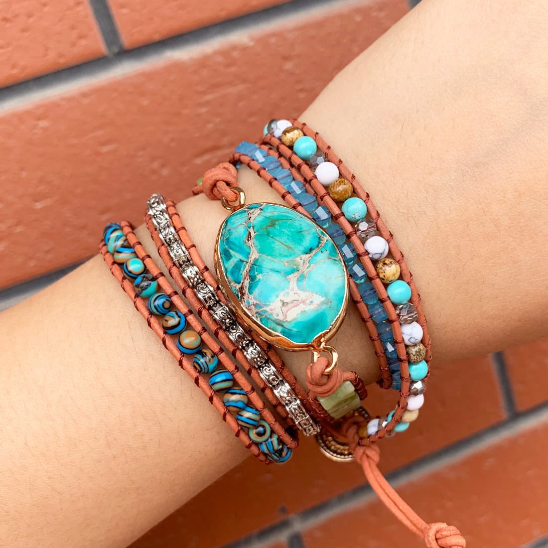 Pulsera de cuentas de piedra con múltiples capas
