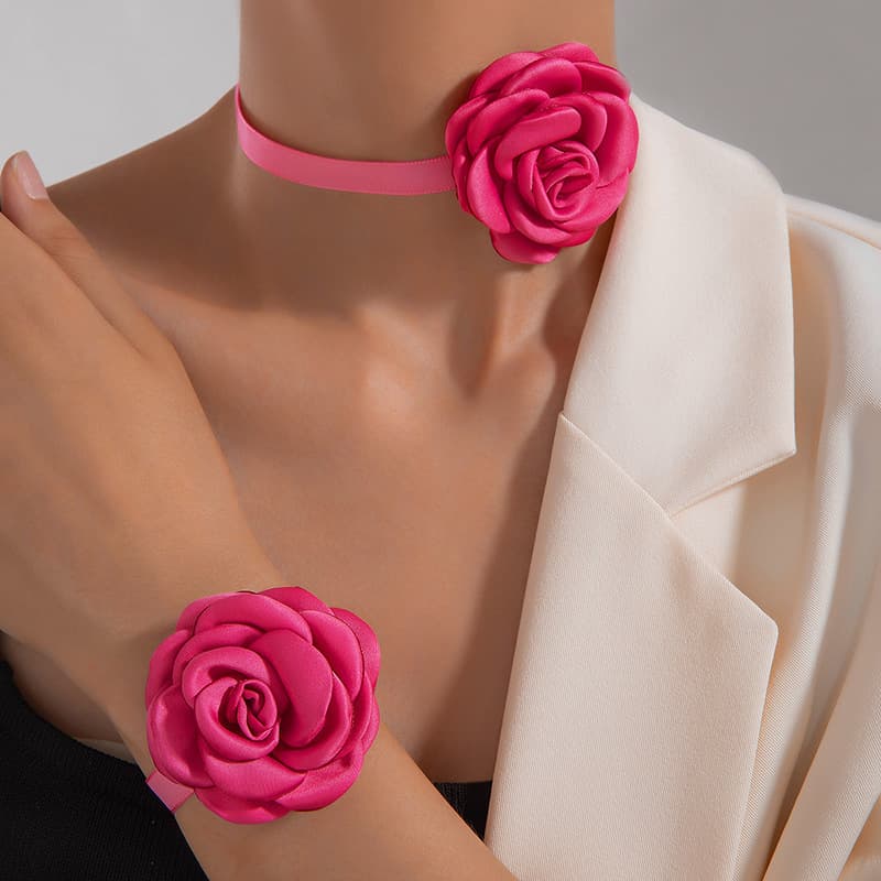 Collar y pulsera de flores de tela tridimensionales