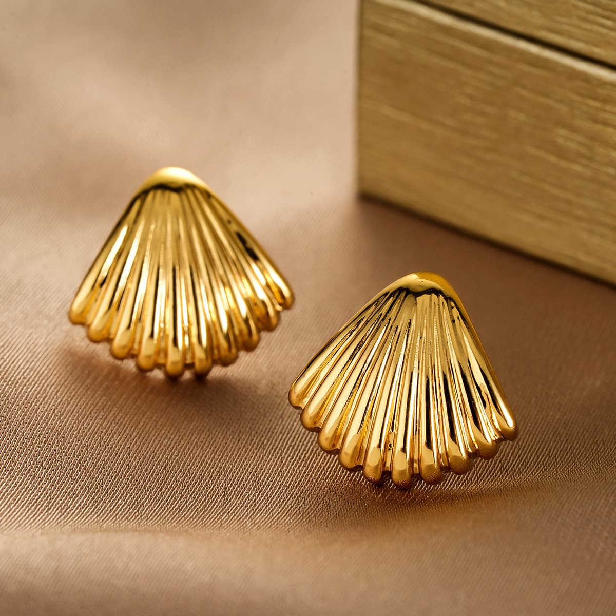 Aretes retro de concha con diseño geométrico