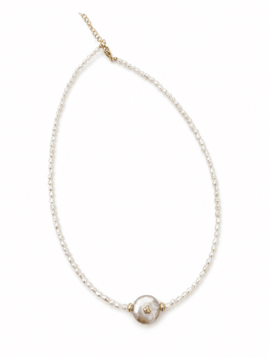 Collar de perlas con colgante barroco centrado