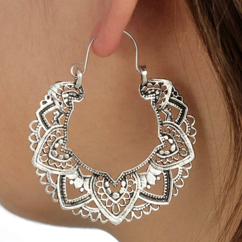 Aretes bohemios étnicos con diseño geométrico
